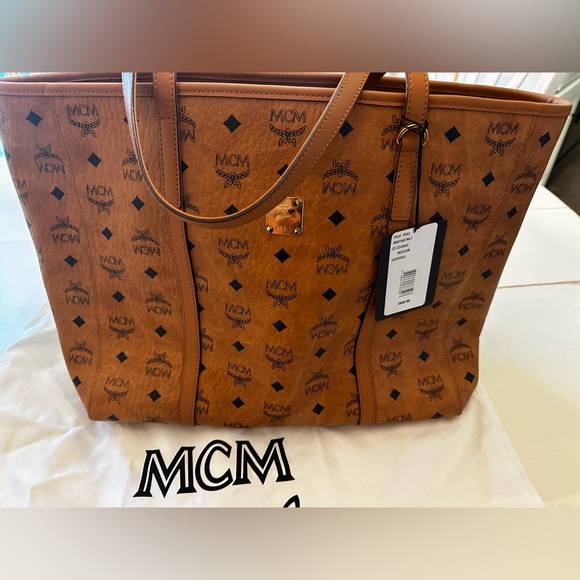 MCM medium tote - Picture 1 of 3
